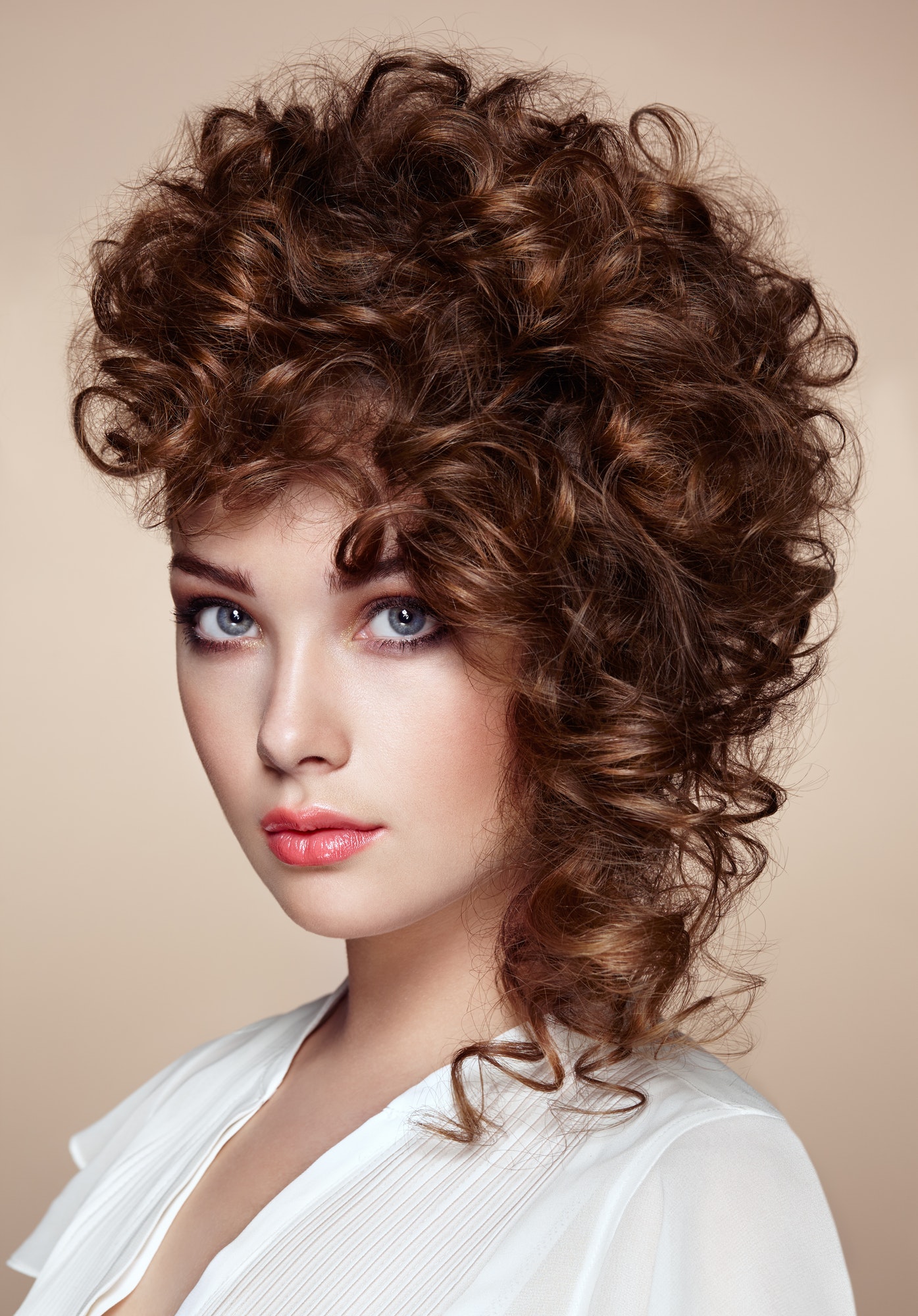 Brunette woman with curly and shiny hair